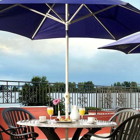 Four Points By Sheraton Toronto Lakeshore Restaurant photo